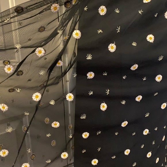 Torrid Black Midi Skirt with Daisy embroidered Pattern- Size 2X - Picture 4 of 9